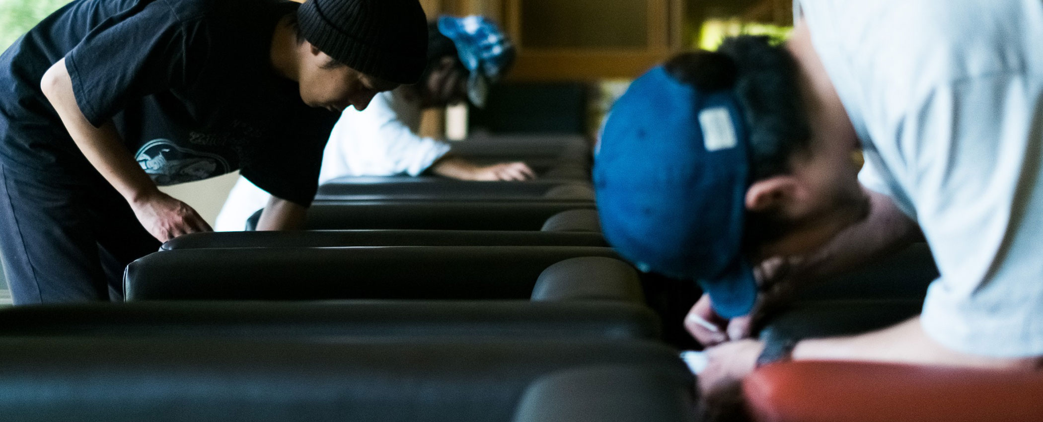 ソファーの細かい部分の筆塗り